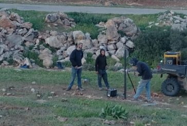 مستوطنون يسيّجون عشرات الدونمات من الأراضي الرعوية شرق طوباس