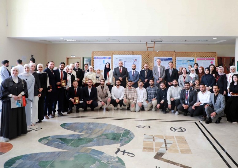 تنظيم المؤتمر السنوي الاول للابحاث الطلابية لطلبة كلية الطب في الجامعة العربية الامريكية