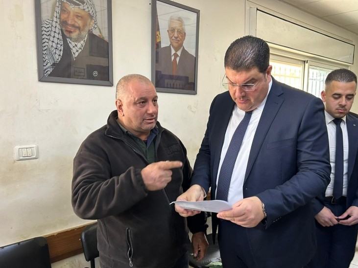 وزير النقل: بدء تنفيذ آلية خصم رسوم التراخيص من مستحقات موظفي ومتقاعدي القطاع العام
