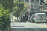محافظة القدس: اقتحامات مستمرة واعتقالات ومداهمات عنيفة شمال المدينة