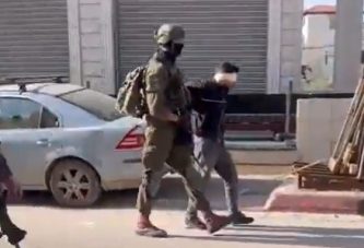 القدس : الاحتلال يعتقل شقيقين وشاباً من القدس