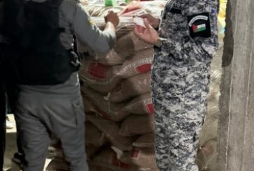 ضبط مواد غذائية وأعشاب طبية وبهارات منتهية الصلاحية في الخليل