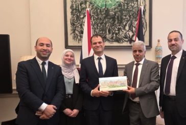 التربية تُطلع وزيراً بريطانياً على الانتهاكات بحق التعليم عبر لقاء افتراضي لمدرسة في الخليل