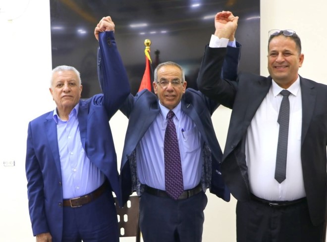 المجلس المنتخب لبلدية الظاهرية يتسلم مهام عمله رسميا