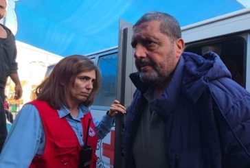 الاحتلال يفرج عن سبعة عمال من غزة عبر كرم أبو سالم