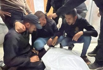 غزة : شهيد وإصابتان بقصف مسيرة للاحتلال قرب مدخل مخيم البريج وسط قطاع غزة
