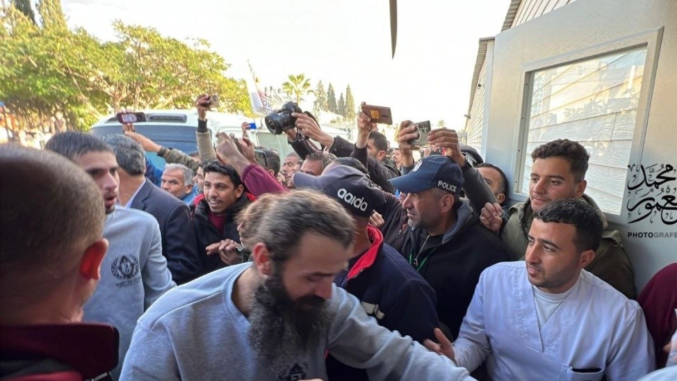 الاحتلال يفرج عن 15 أسيرا من قطاع غزة بينهم سيدة