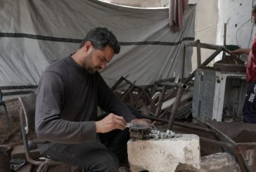 فرن بدائي يعيد الحياة الى سوق قطع غيار السيارات بغزة