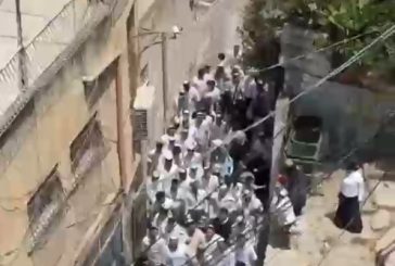 شاهد- عشرات المستوطنين يقتحمون حي بطن الهوى في سلوان
