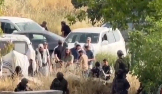 لليوم الثاني: مستوطنون يؤدون طقوساً تلمودية عند مدخل سنجل (فيديو)
