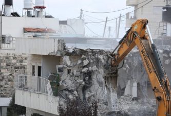 الخليل : الاحتلال يهدم منزلا في خلة المية جنوب الخليل