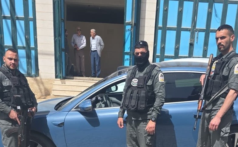 الأمن الوقائي في الخليل يضبط مركبة مسروقة من القدس ويعتقل مشتبهَين