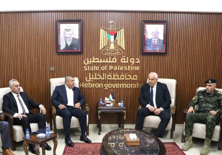 وزير الداخلية يشارك في لقاء حكومي موسع بمحافظة الخليل لبحث أولويات المرحلة واحتياجات المحافظة