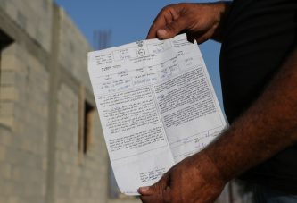 الخليل : الاحتلال يخطر بهدم 9 منازل مأهولة في الشيوخ