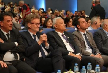 فرنسا تمنح رئيس جمعية الهلال الأحمر الفلسطيني الوسام الوطني للاستحقاق