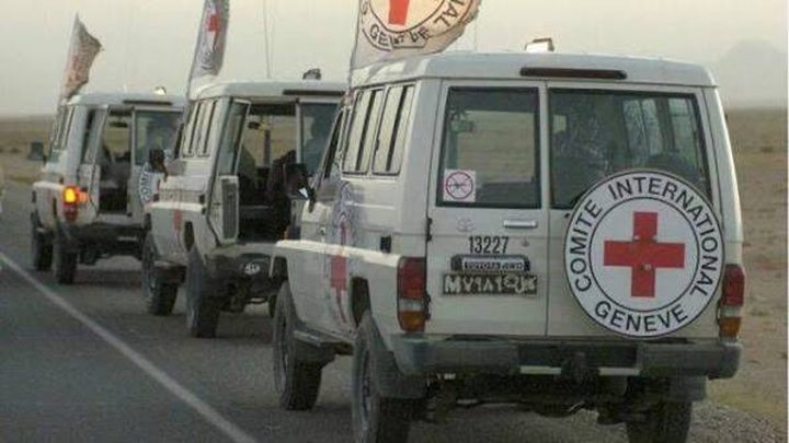 الصليب الأحمر يسهّل نقل سبعة معتقلين مفرج عنهم إلى غزة ويجدد مطالبته بزيارة المعتقلين الفلسطينيين