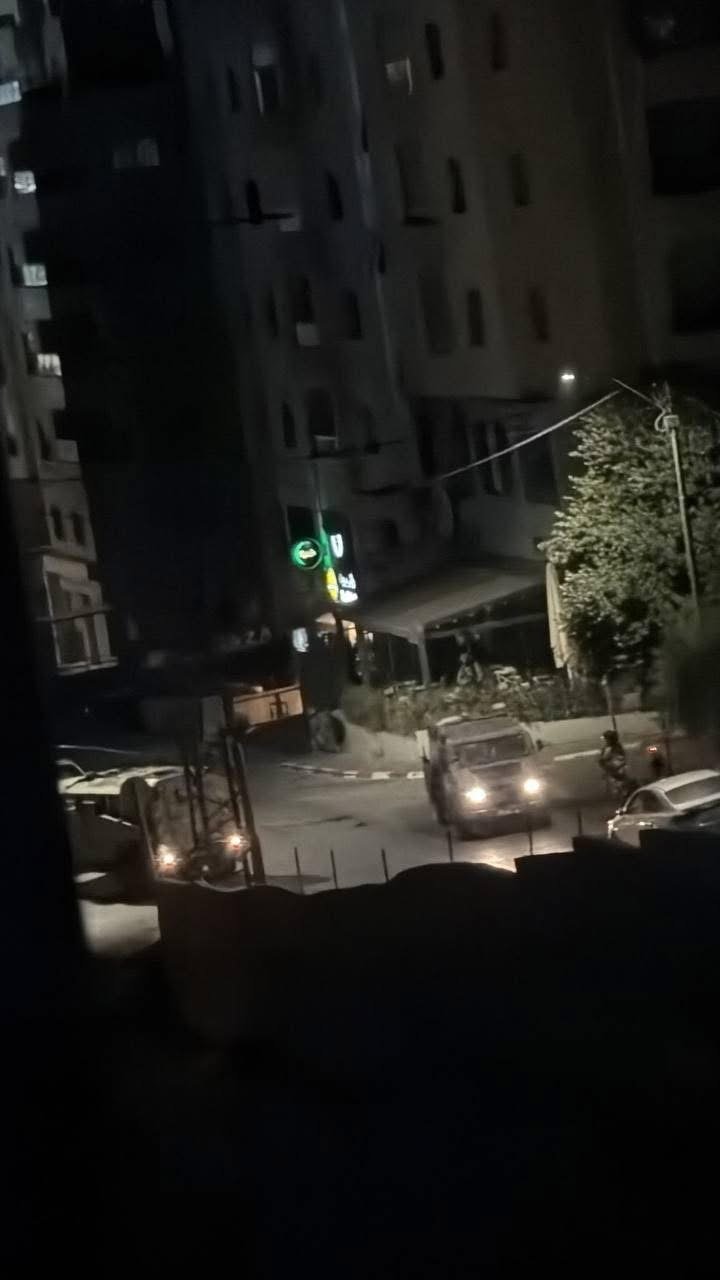 رام الله : قوات الاحتلال تقتحم مدينة البيرة وتطلق الرصاص الحي وقنابل الغاز والصوت