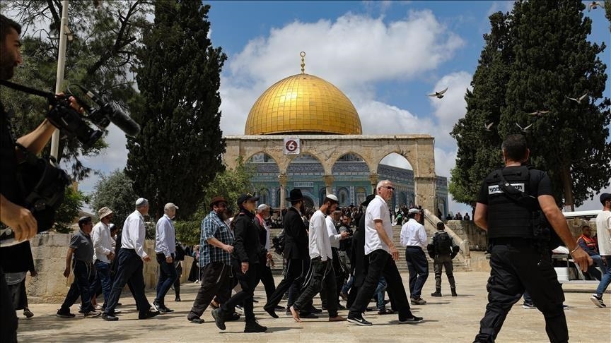 القدس : عشرات المستعمرين يقتحمون “الأقصى” بحماية مشددة من شرطة الاحتلال