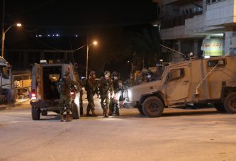 نابلس : الاحتلال يعتقل شابين من مدينة نابلس