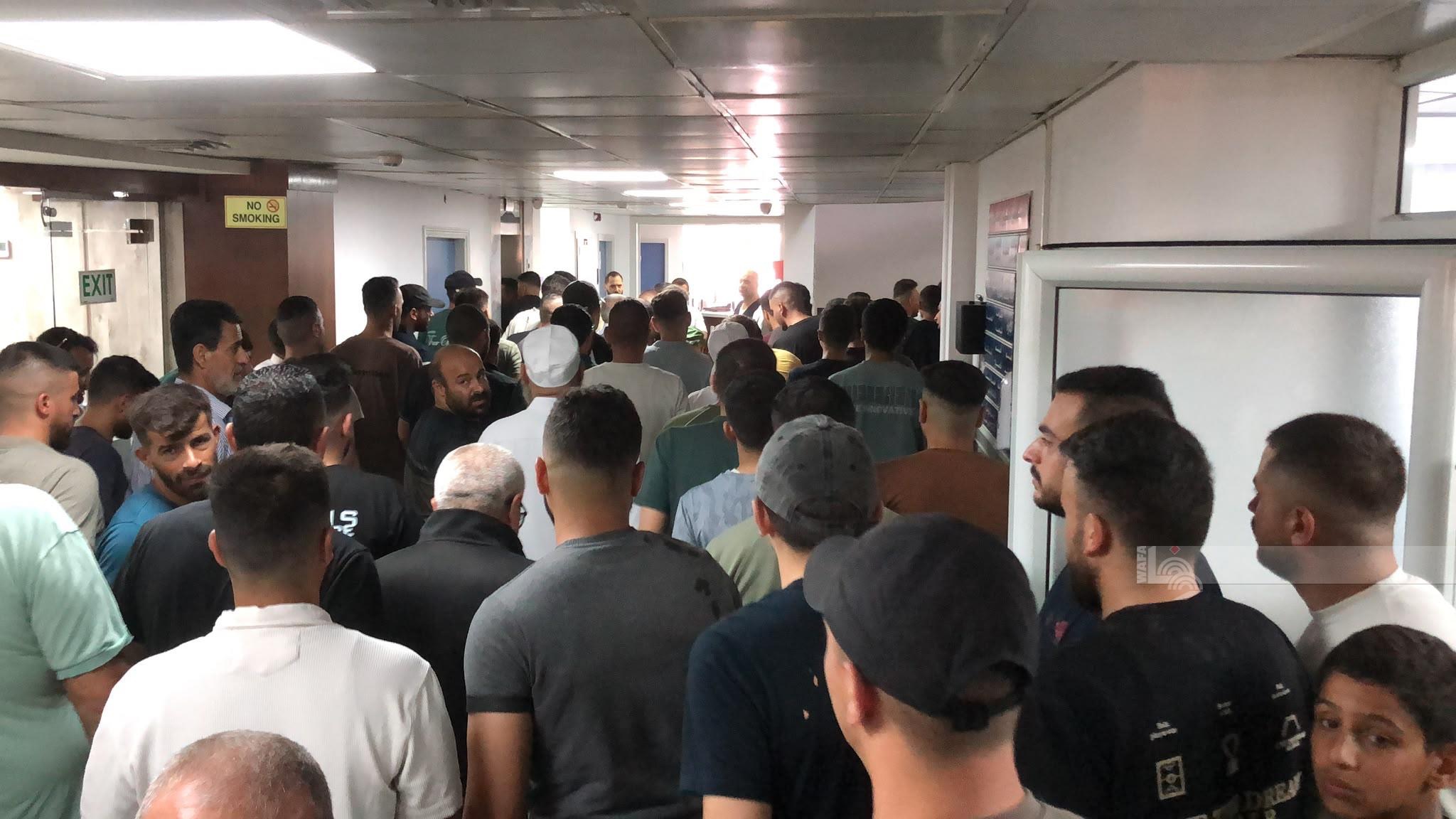 نابلس : تشييع جثامين شهداء قرية تل الأربعة إلى مثواهم الأخير فجرا بسبب قيود الاحتلال