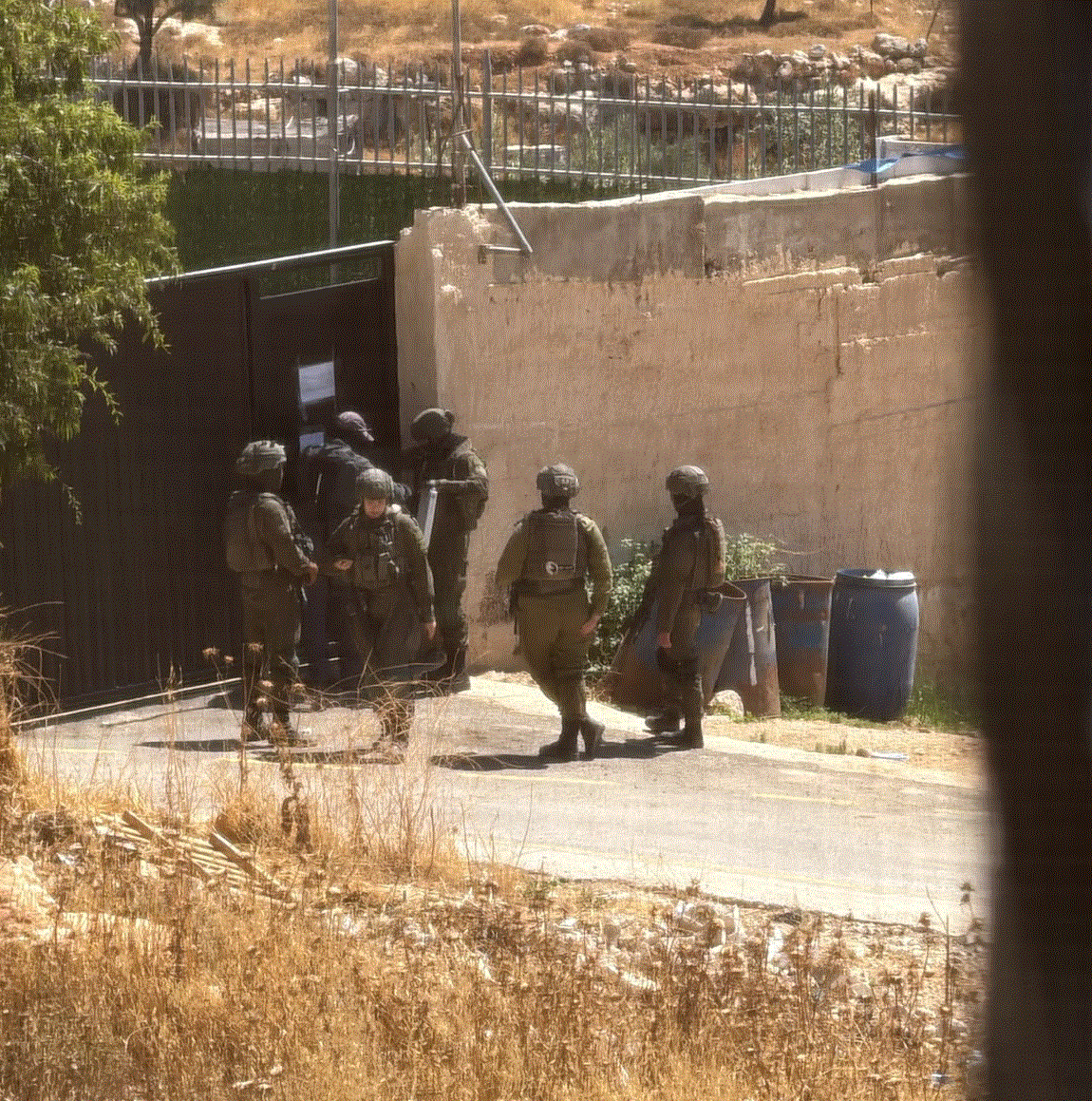 الاحتلال يخطر بإخلاء منازل في كفر عقب شمال القدس