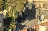الخليل : الاحتلال يحتجز عشرات المواطنين في بيت أمر