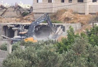 رام الله : الاحتلال يهدم منزلين قيد الإنشاء في شقبا